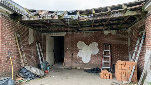 remont starego garażu